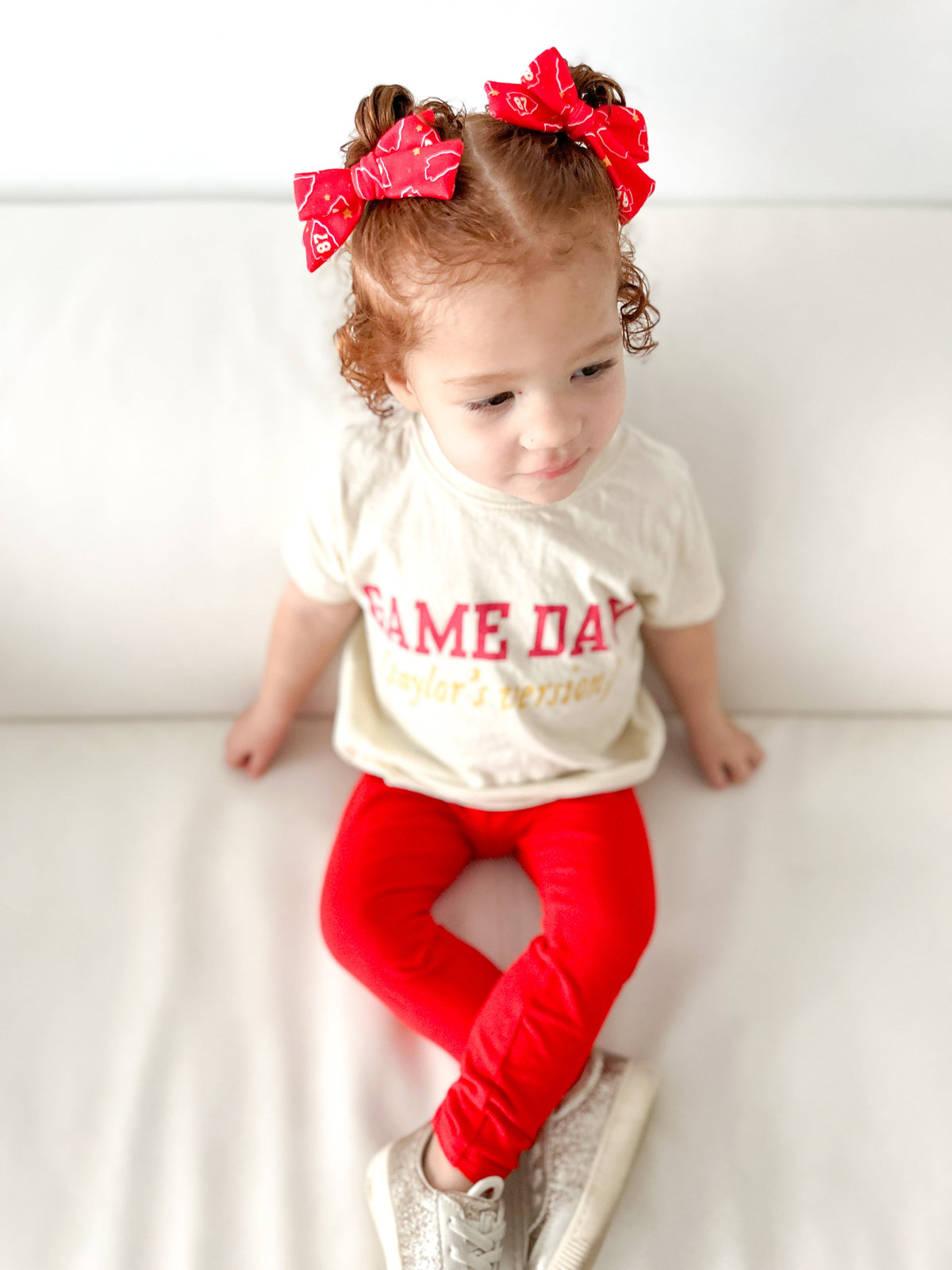 Red 87 Arrowhead Oversized Bow