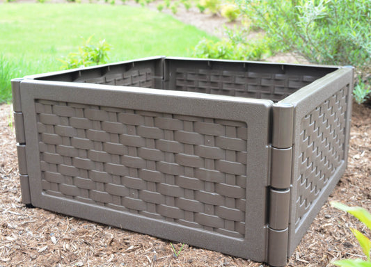 Raised garden bed