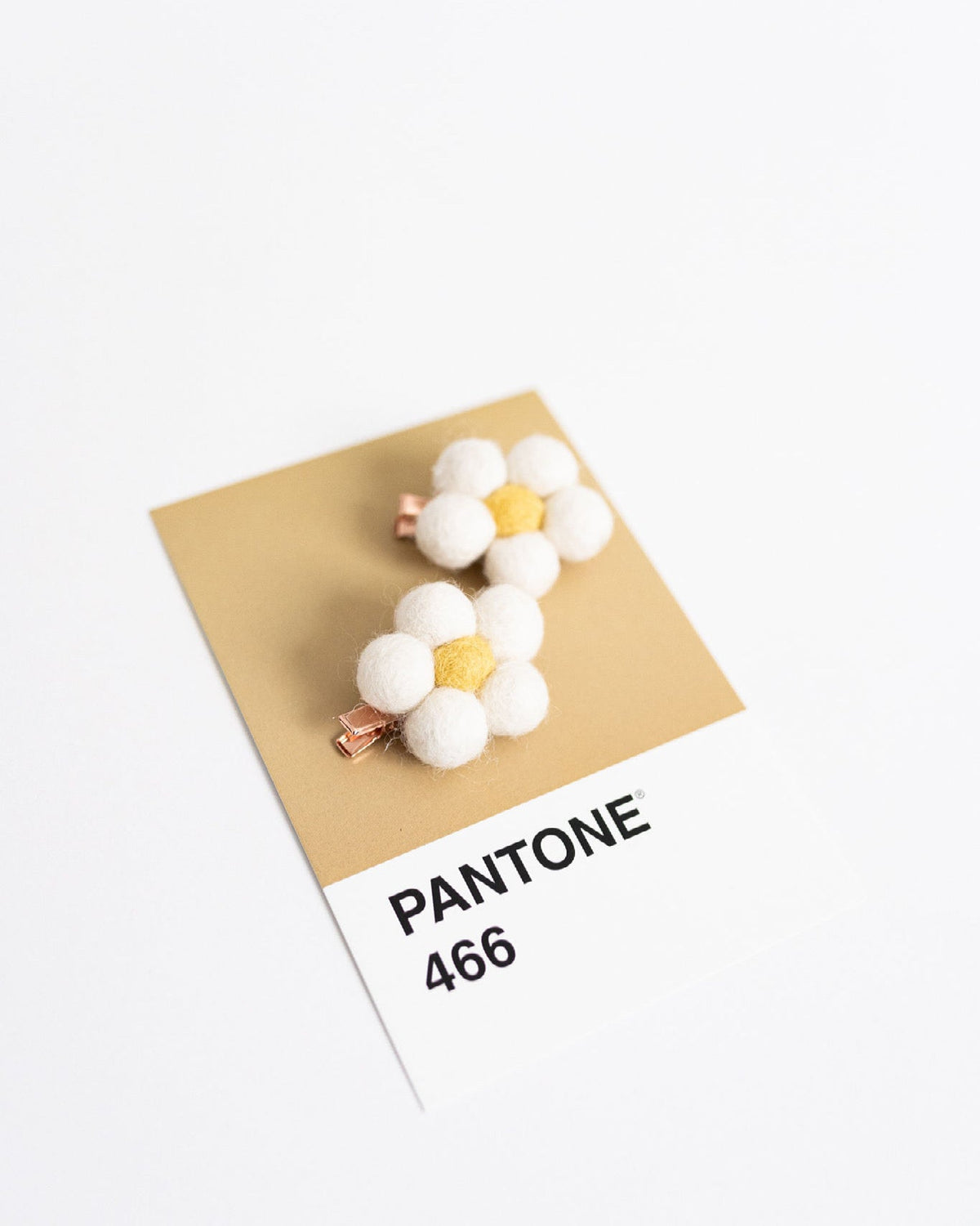 White Daisy Clips