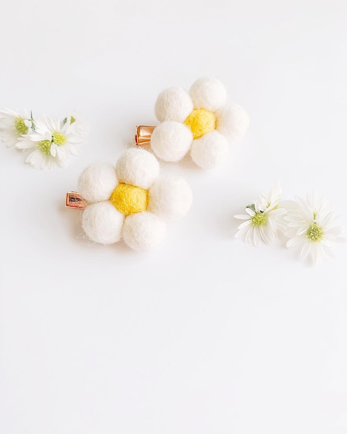 White Daisy Clips